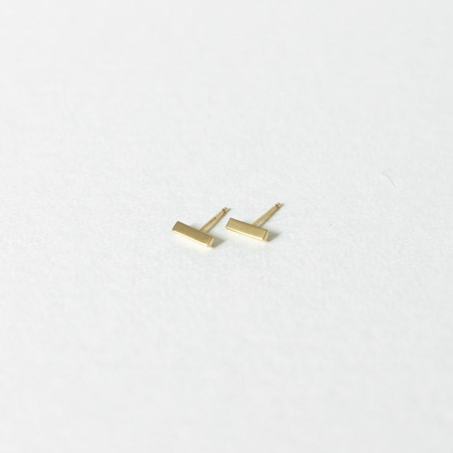 Solid 14k gold knife edge bar studs