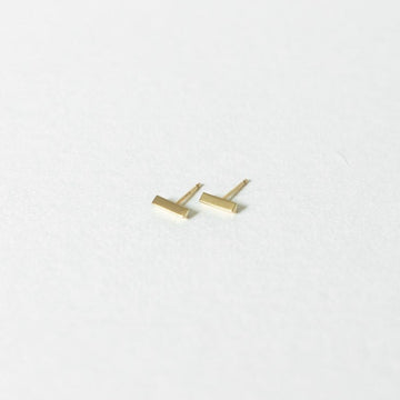 Solid 14k gold knife edge bar studs