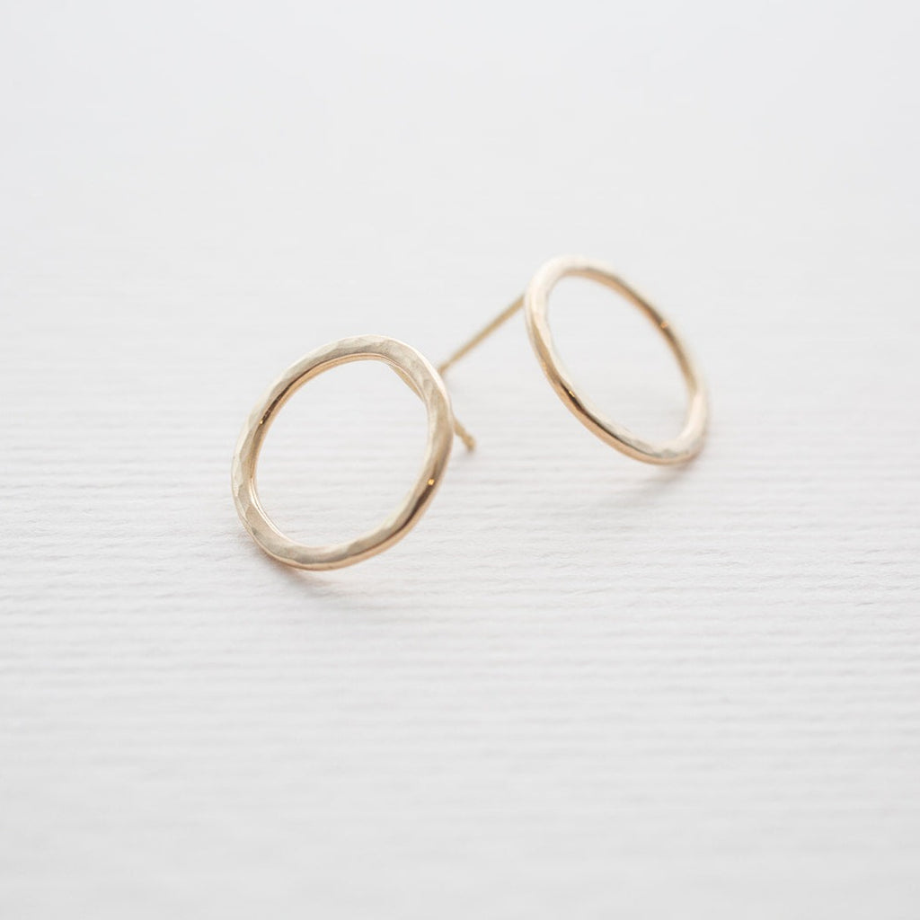 FRIEDA Jewelry 14k solid gold water circle stud earrings with a hammered finish in size Just Right